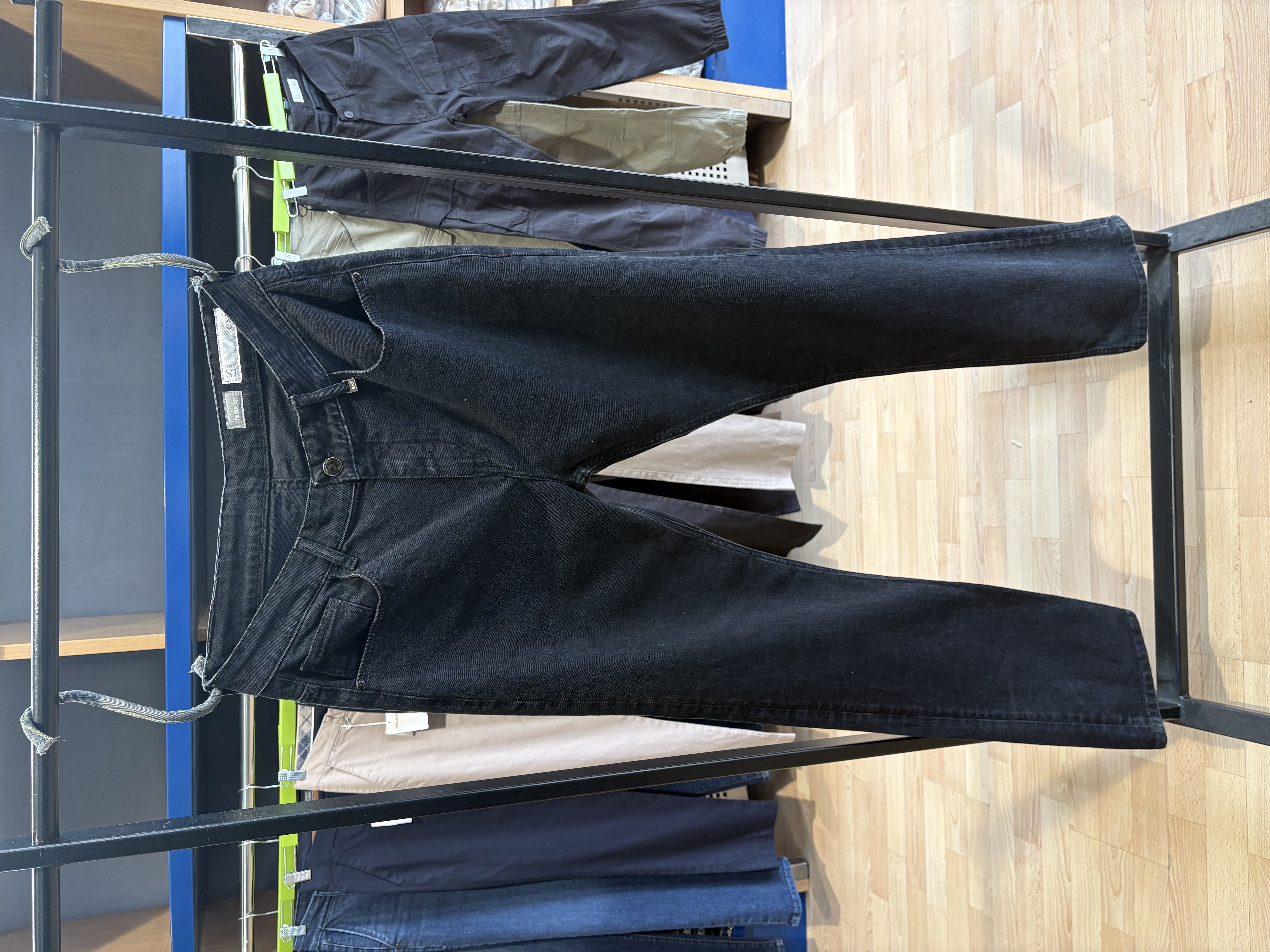 Regular ravna nogavica Exit E-4002 — Regular Slim fit, Crna