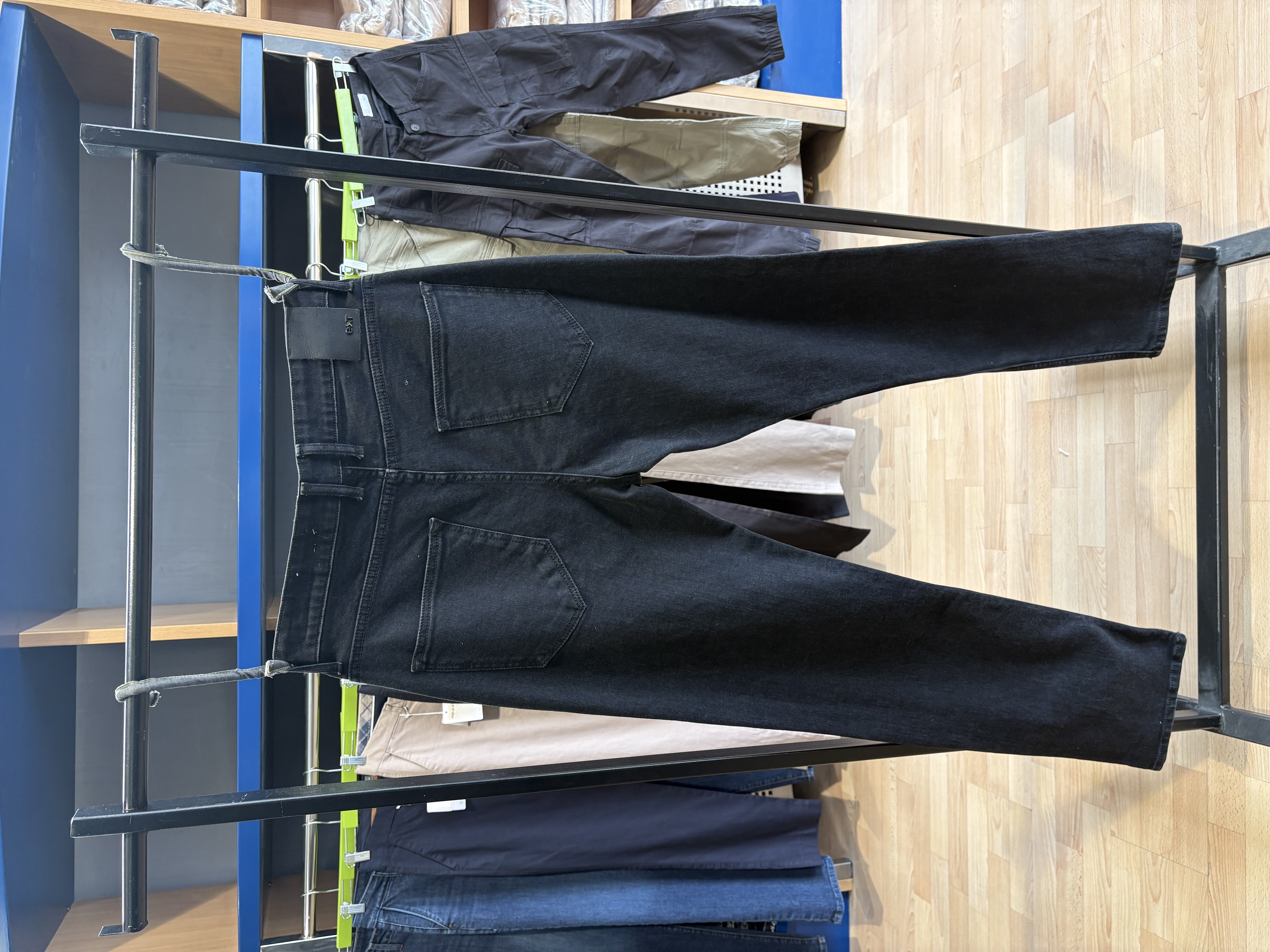 Regular ravna nogavica Exit E-4002 — Regular Slim fit, Crna — slika 2